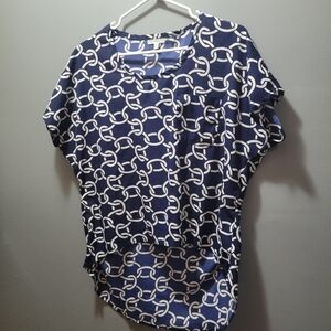 Larsen Gray Blue and White Chain Print Short Sleeve Top